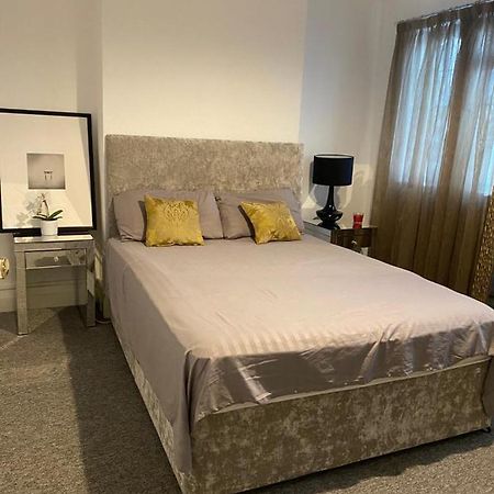 Hendon Park Apartments In London The Hyde 외부 사진